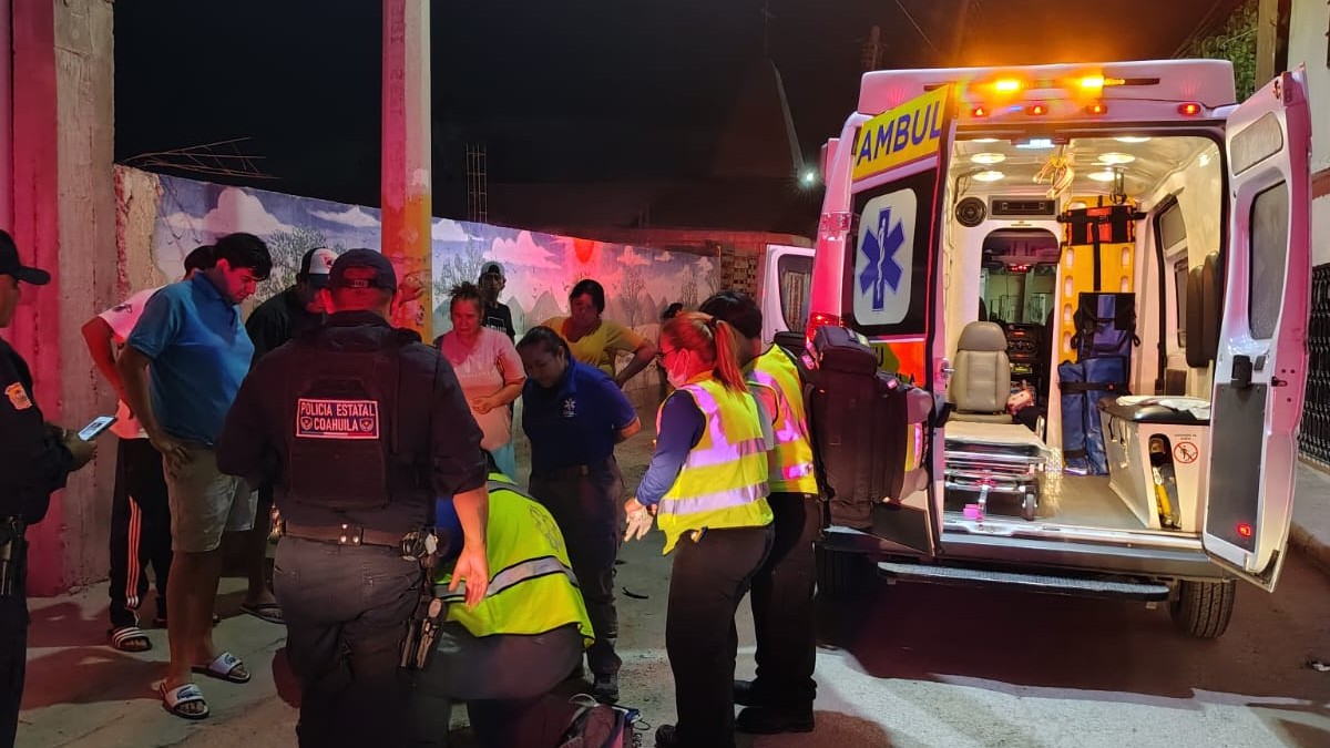 Un joven motociclista, identificado como José Ángel, se estrelló violentamente contra una estructura de concreto en el ejido La Concha de Torreón.