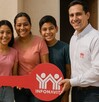 Familia mexicana, papá, mamá, hija e hijo, posan frente a su nueva casa en remate comprada con un crédito Infonavit. Familia mexicana, papá, mamá, hija e hijo, posan frente a su nueva casa en remate comprada con un crédito Infonavit.