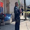 Los vecinos alertaron a las autoridades y al lugar arribaron paramédicos de Cruz Roja, los cuales solamente pudieron confirmar que ya había fallecido.
