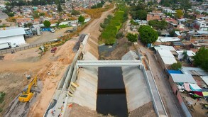 En una zona en construcción en el municipio de Irapuato un joven de 17 años murió al caer de una grúa en movimiento.