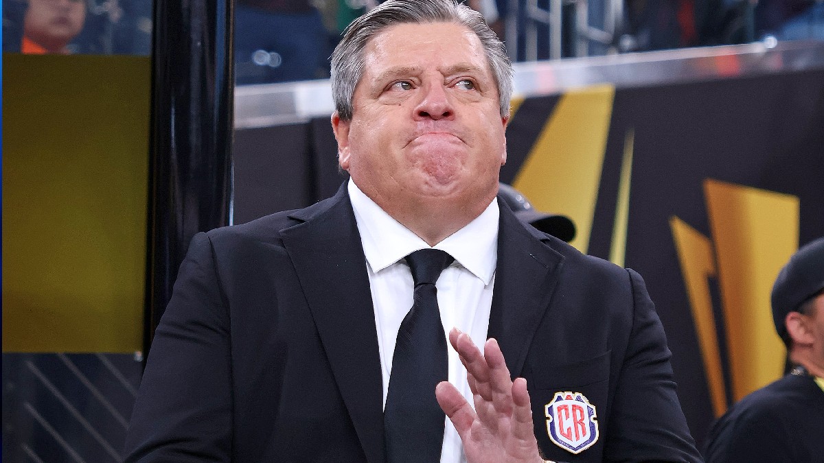 Miguel Herrera en un partido con la Selección de Costa Rica