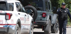 Policía de Puebla junto a una patrulla y una Jeep Rubicon en San Francisco Totimehuacán. Policía de Puebla junto a una patrulla y una Jeep Rubicon en San Francisco Totimehuacán.