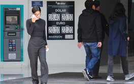 El peso mexicano diariamente tiene variaciones en su precio frente al dólar.