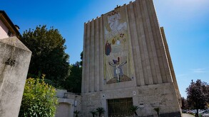 El Vaticano ha dado un paso significativo y poco común al anunciar formalmente la designación de un tribunal canónico para juzgar a Marko Ivan Rupnik.