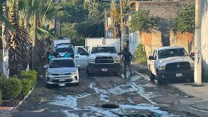 Elementos de la Policía de Zapopan y del Instituto Jalisciense de Ciencias Forenses en la fosa de Arroyo Hondo, Zapopan.