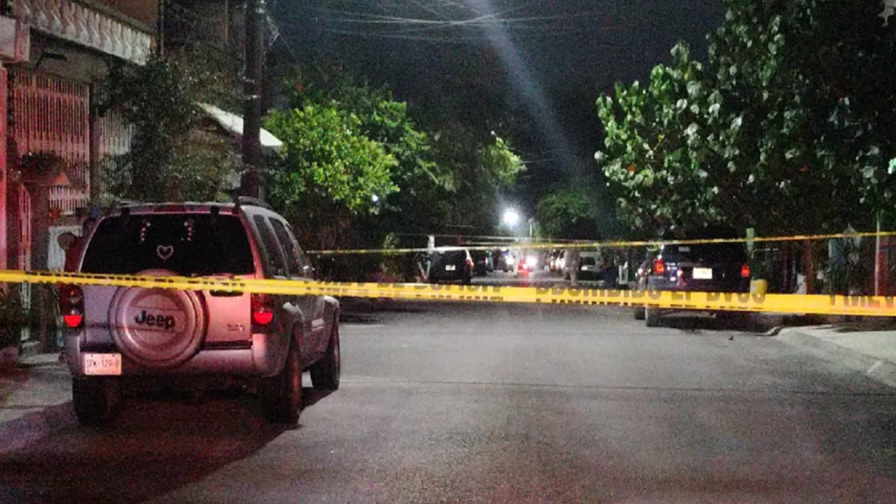 Un hombre de 65 años murió tras recibir varios disparos durante una pelea vecinal en Apodaca, presuntamente por un conflicto relacionado con un perro.