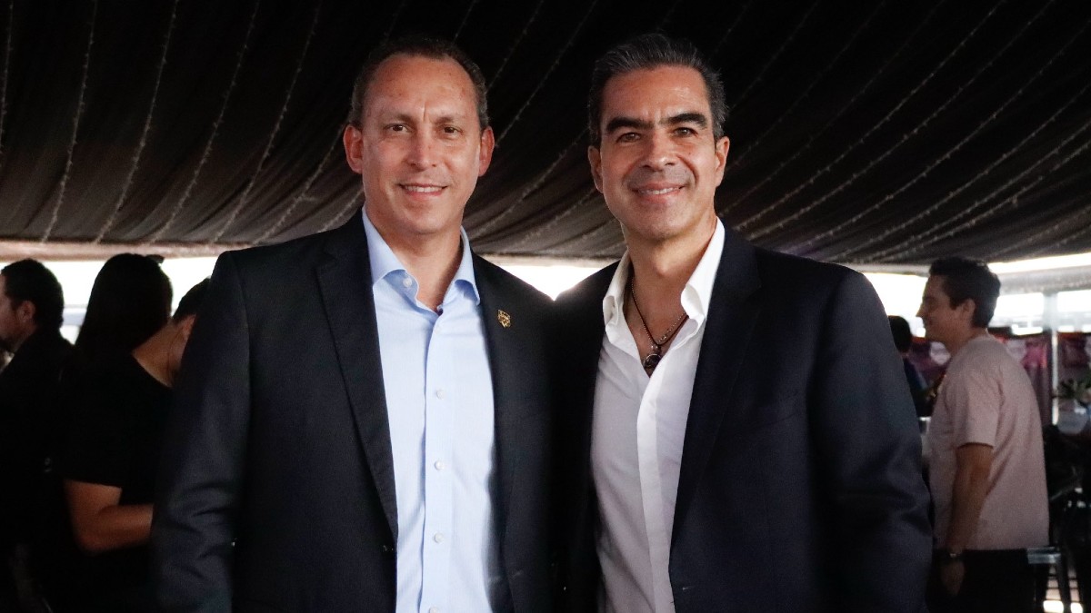 Salvador Escobar, presidente de la Liga Mexicana del Pacífico, acompañado por Horacio de la Vega, presidente de la Liga Mexicana de Beisbol.