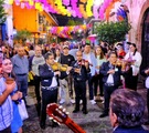Mariachis tocando en el centro de Tlaquepaque