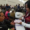 Las beneficiarias de la Pensión Mujeres Bienestar acuden a su módulo más cercano para recoger sus tarjetas. Las beneficiarias de la Pensión Mujeres Bienestar acuden a su módulo más cercano para recoger sus tarjetas.