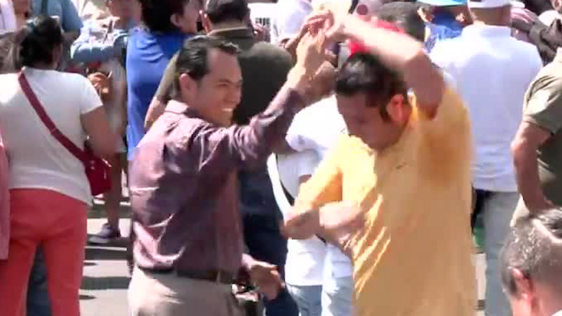 En el evento participaron 40 sonideros quienes pusieron a bailar a los asistentes sobre Eje 1 Oriente.