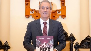 El presidente municipal de Puebla, José Chedraui Budib, presenta el informe de su primer año de gestión frente al ayuntamiento.