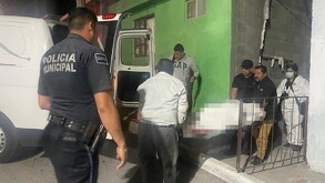 Al transcurrir los días y notar que no salía de su casa ni respondía a los llamados, algunas personas decidieron acudir para verificar su estado.