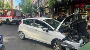 Vehículo Ford Fiesta que conducía el Adulto Mayor en el que atropelló a los peatones en Córdoba, Argentina