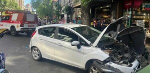 Vehículo Ford Fiesta que conducía el Adulto Mayor en el que atropelló a los peatones en Córdoba, Argentina