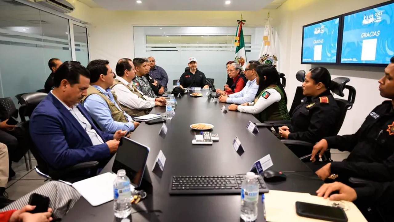 Adrián de la Garza pidió reforzar la coordinación entre autoridades federales y estatales en Monterrey para mantener la reducción de la incidencia delictiva.