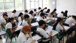 Alumnos en un salón de clases del CONALEP