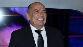 Antonio Pérez Garibay, papá del Checo Pérez durante presentación de obra de teatro en Jalisco