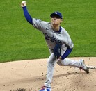Yamamoto se repuso del jonrón que recibió al primer pitcheo para lanzar un juego completo de 3 hits y encaminar la victoria de Los Dodgers ante Milwaukee.