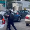 Estudiantes tratando de detener a hombre exhibicionista en Campus Medicina de la UANL Estudiantes tratando de detener a hombre exhibicionista en Campus Medicina de la UANL