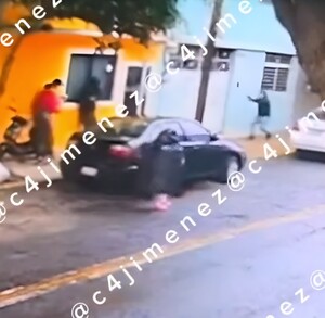 Frente a la casa de su hermana, ‘El Luneta’ y otros miembros de Los UJ-40 son atacados a balazos por un presunto sicario. Frente a la casa de su hermana, ‘El Luneta’ y otros miembros de Los UJ-40 son atacados a balazos por un presunto sicario.