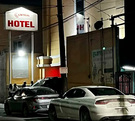 Un hombre fue hallado sin vida dentro de un hotel del centro de Monterrey, lo que provocó una movilización de autoridades.