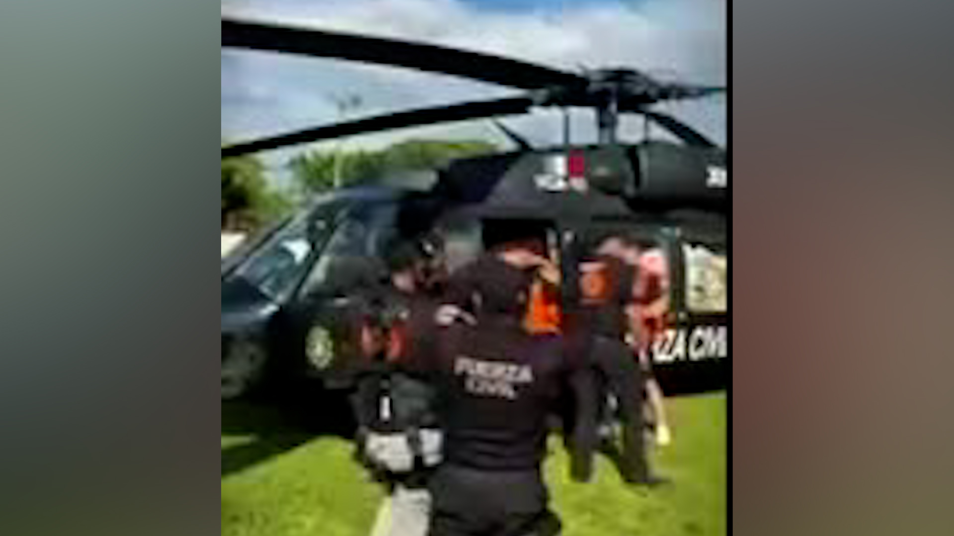 El helicóptero Black Hawk de Nuevo León llegó a Veracruz con víveres para los afectados por las inundaciones provocadas por las recientes lluvias en la zona.