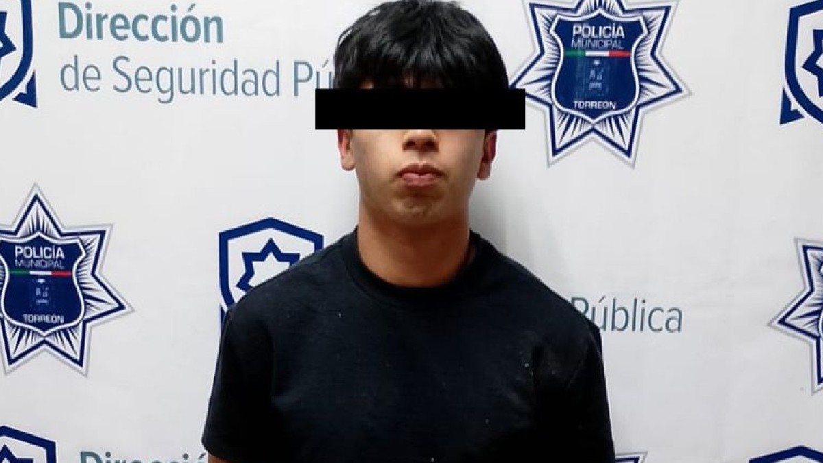El joven identificado como Gabriel Ali N., de 18 años de edad, presuntamente emitió amenazas verbales contra los agentes.