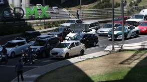 Tráfico vehicular en CdMx. Los viernes no circulan autos con holograma azul