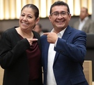 Laura Artemisa y Pavel Gaspar Ramírez en el Congreso de Puebla.
