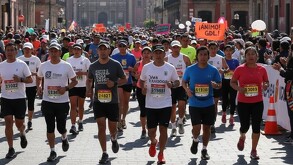 Imagen ilustrativa de participantes en el Maratón de Guadalajara generada por IA