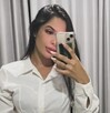 La joven asistía al sacerdote en las misas La joven asistía al sacerdote en las misas