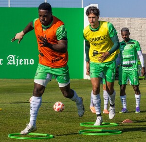 Santos Laguna entrenando en las canchas del TSM