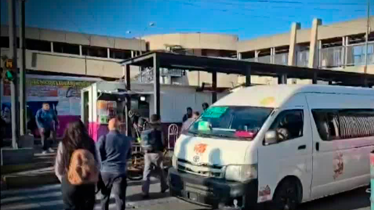 Usuarios del transporte público del Estado de México expresaron su inconformidad con el aumento a 14 pesos en la tarifa mínima.