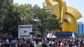 Vialidades y espacios como El Caballito son ocupadas como puntos de reunión ante sismos.