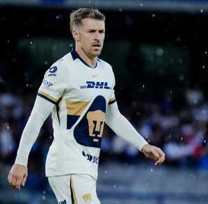 Aaron Ramsey, quien se encuentra recuperándose de una lesión muscular, no podrá jugar con los Pumas de la UNAM frente a los Rayados de Monterrey. Aaron Ramsey, quien se encuentra recuperándose de una lesión muscular, no podrá jugar con los Pumas de la UNAM frente a los Rayados de Monterrey.