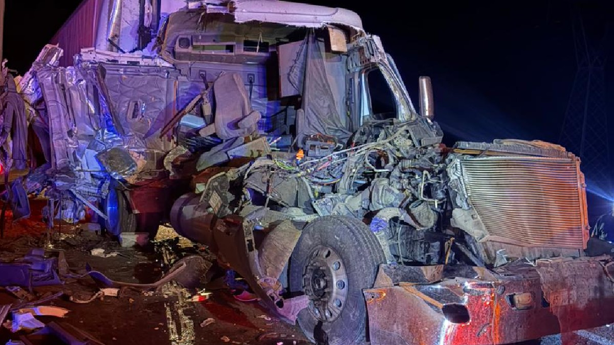 En la imagen aparece el tráiler completamente destruído tras el accidente. En la imagen aparece el tráiler completamente destruído tras el accidente.