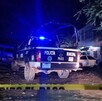 Patrulla de la Policía de Puerto Vallarta en la zona acordonada donde ocurrió el doble homicidio Patrulla de la Policía de Puerto Vallarta en la zona acordonada donde ocurrió el doble homicidio