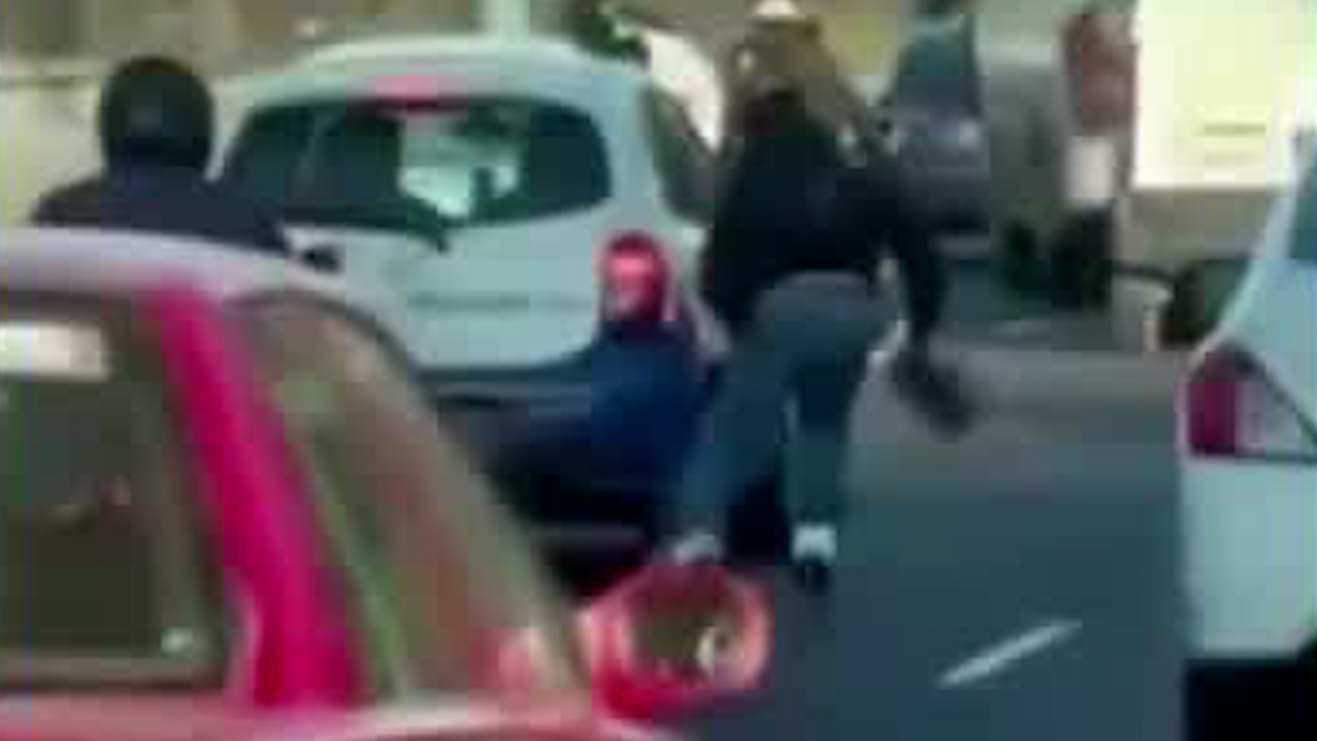 El artículo 19 del Reglamento de Tránsito asegura que los vehículos no motorizados no pueden circulas por carriles centrales.