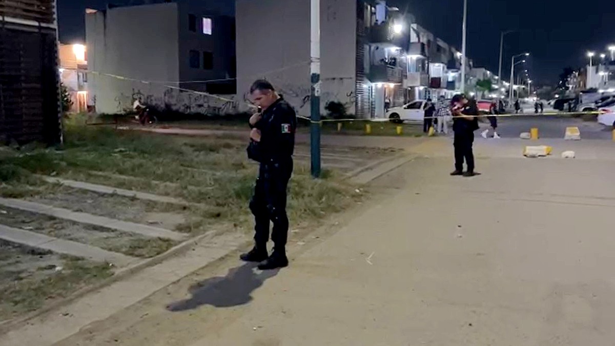 Elementos de la Policía de Guadalajara acordonaron la escena del crimen en Guadalara Elementos de la Policía de Guadalajara acordonaron la escena del crimen en Guadalara