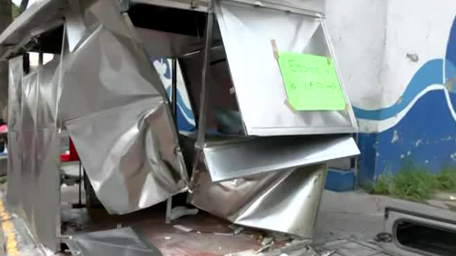 Autoridades detuvieron a los conductores de ambas unidades, y realizaron cierres viales para investigar el siniestro y atender a los heridos.