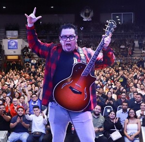 El espectáculo de Franco Escamilla promete ser un recorrido lleno de humor y anécdotas bajo el sello característico del artista.