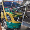 Uno de los camiones impactó de lado contra un puesto de comida en la Gustavo A. Madero. Uno de los camiones impactó de lado contra un puesto de comida en la Gustavo A. Madero.