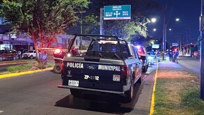 Patrulla de la Policía de Guadalajara en el lugar donde la mujer fue atropellado por un motociclista