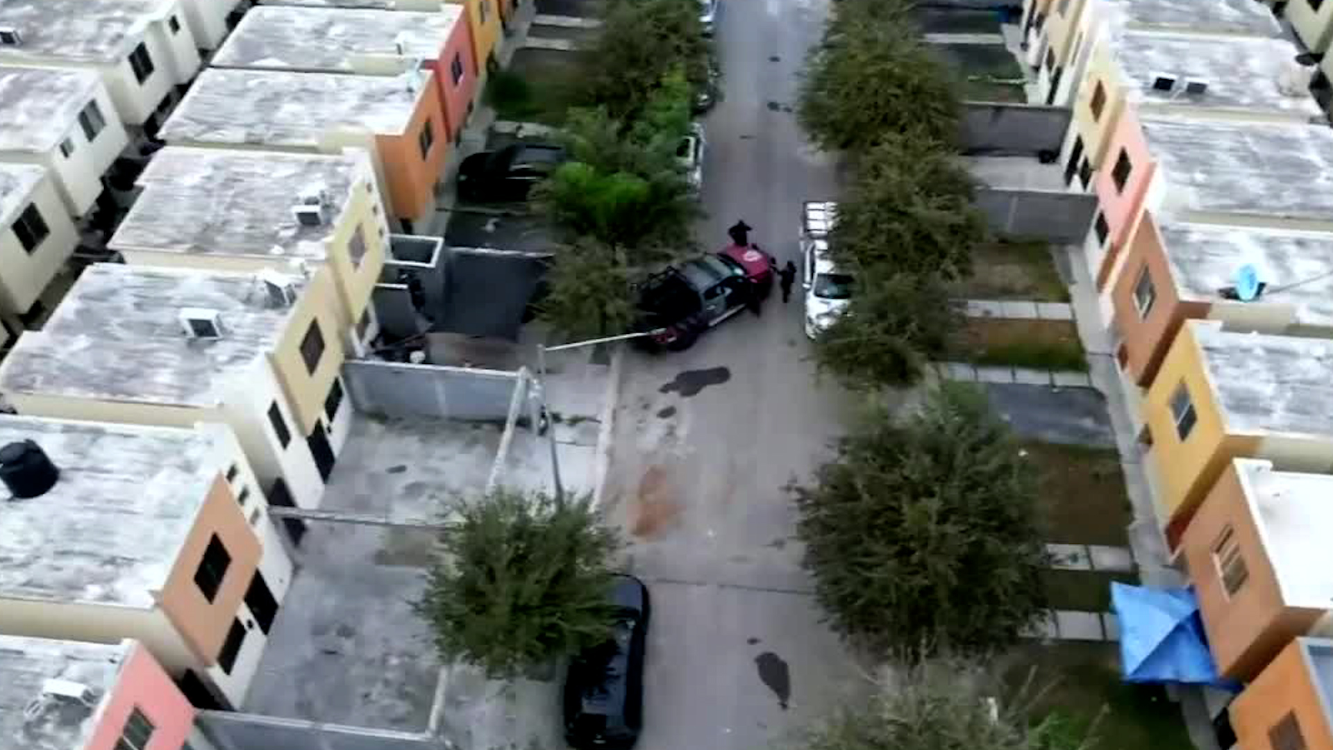 Los dos sujetos tenían en su poder marihuana, cristal y armas cuando fueron capturados.