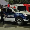 Ambulancia de Cruz Roja Mexicana con una patrulla de la Policía Municipal atendiendo a un herido. Ambulancia de Cruz Roja Mexicana con una patrulla de la Policía Municipal atendiendo a un herido.