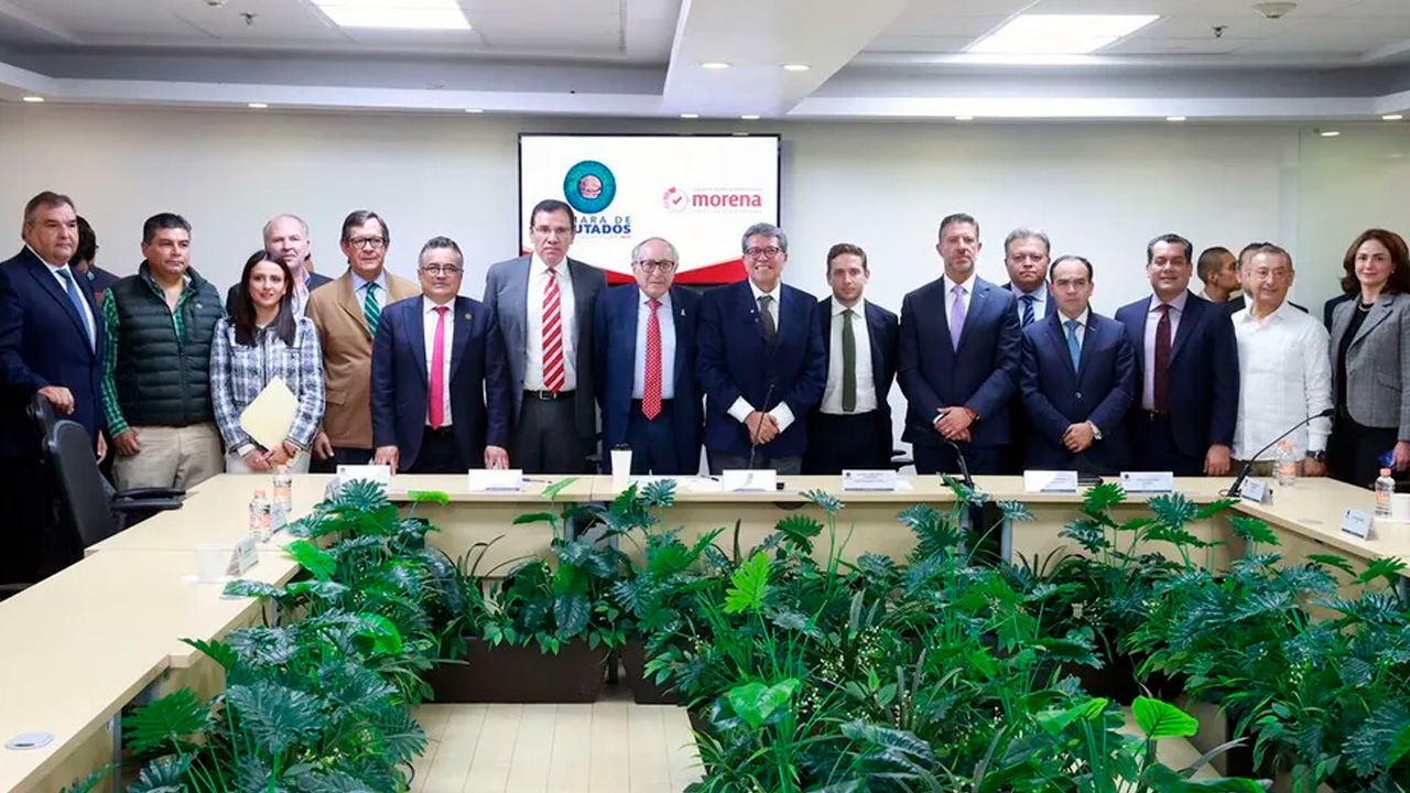 El gobierno federal y la industria acordaron mantener el IEPS en 3.08 pesos por litro en refrescos azucarados, aplicar 1.50 pesos en bebidas 'light'.