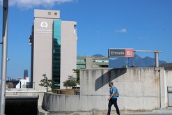 Imagen desde fuera del Hospital San José ubicado en la Zona Tec de Monterrey.