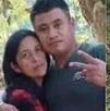 un hombre abraza a una mujer y un deslave un hombre abraza a una mujer y un deslave