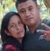 un hombre abraza a una mujer y un deslave un hombre abraza a una mujer y un deslave