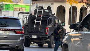 Autoridades realizan cateos en domicilios de la colonia Independencia.